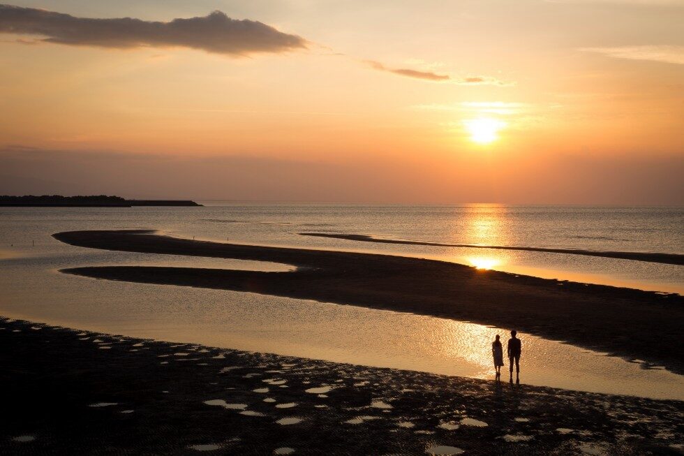 真玉海岸は、“日本の夕陽百選”に選ばれた、美しい夕陽がご覧いたいただける海岸です