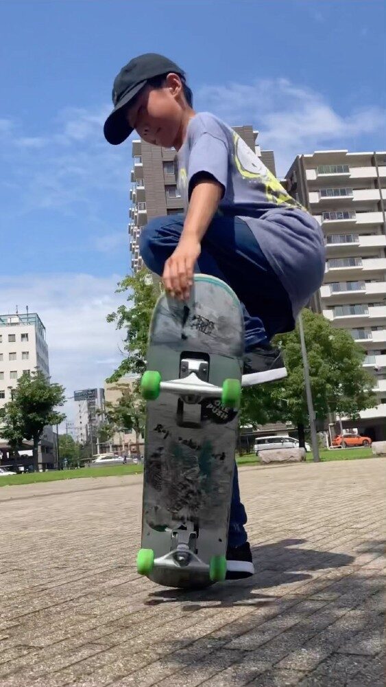 買い物前に軽くひと滑りのつもりがガッツリ滑って汗だくの水浸し🛹