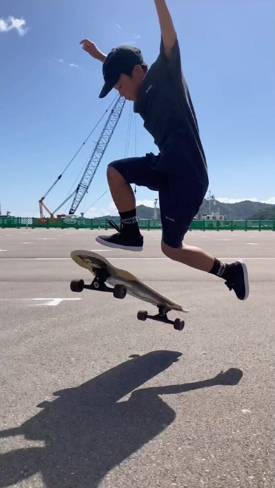 自分で考えた２つのコンビネーション🛹 暑かったけど広い場所で滑るのは気持ちがいい✨