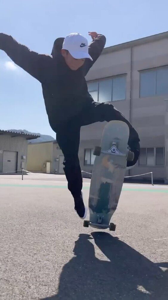 1. KICKFLIP BODY VARIAL 2. 360 SHOVE-IT 3. BIGSPIN CROSS FOOT 4. F/S 360 5. VARIAL KICKFLIP 6. 360 BODY VARIAL into PIVOT 7. PIROUETTE to 540 PIROUETTE into PIVOT