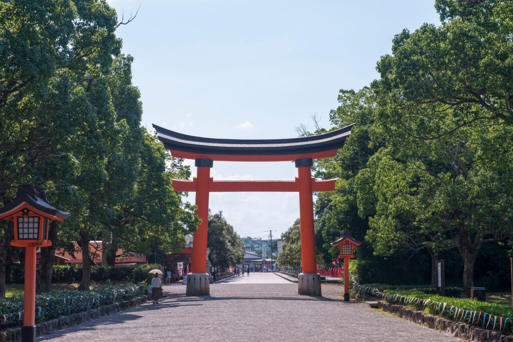 宇佐神宮の大鳥居と参道|大分県宇佐市の神聖な入口