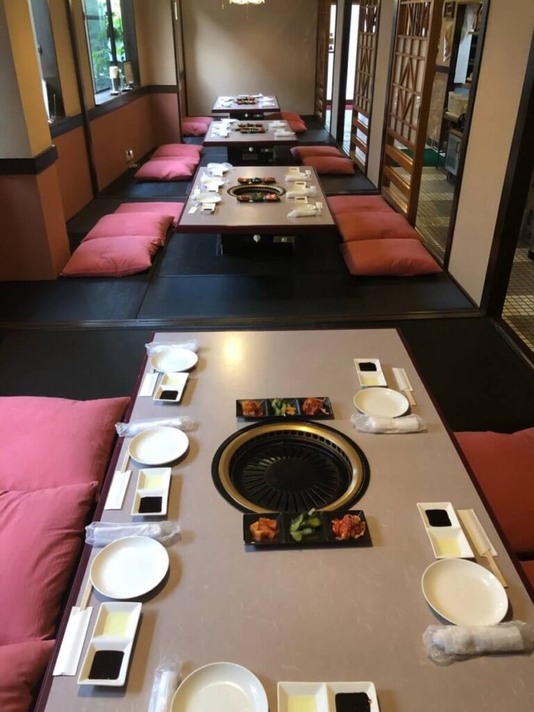 焼肉平壌苑の大広間席