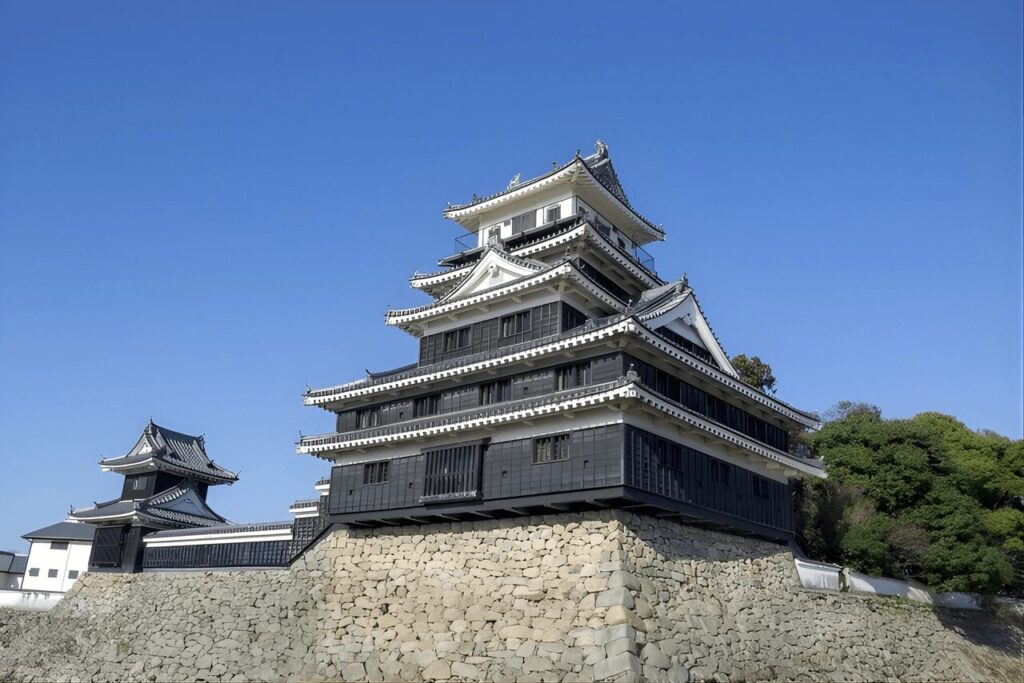 中津城の天守と石垣の全景