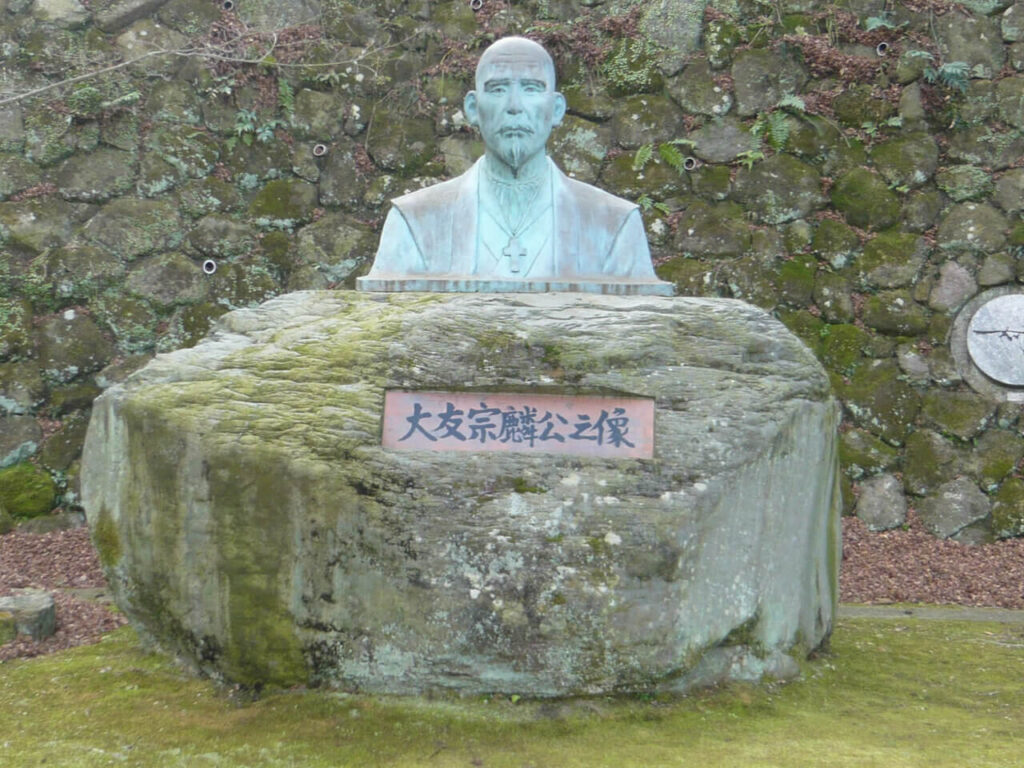 大友宗麟 像 津久見市 宗麟公園 豊後 戦国大名 大友家 歴史人物