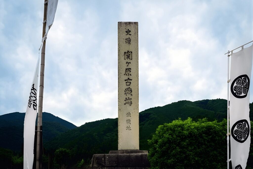 関ヶ原古戦場の石碑と軍旗と島津義弘が戦った関ヶ原の戦いの史跡