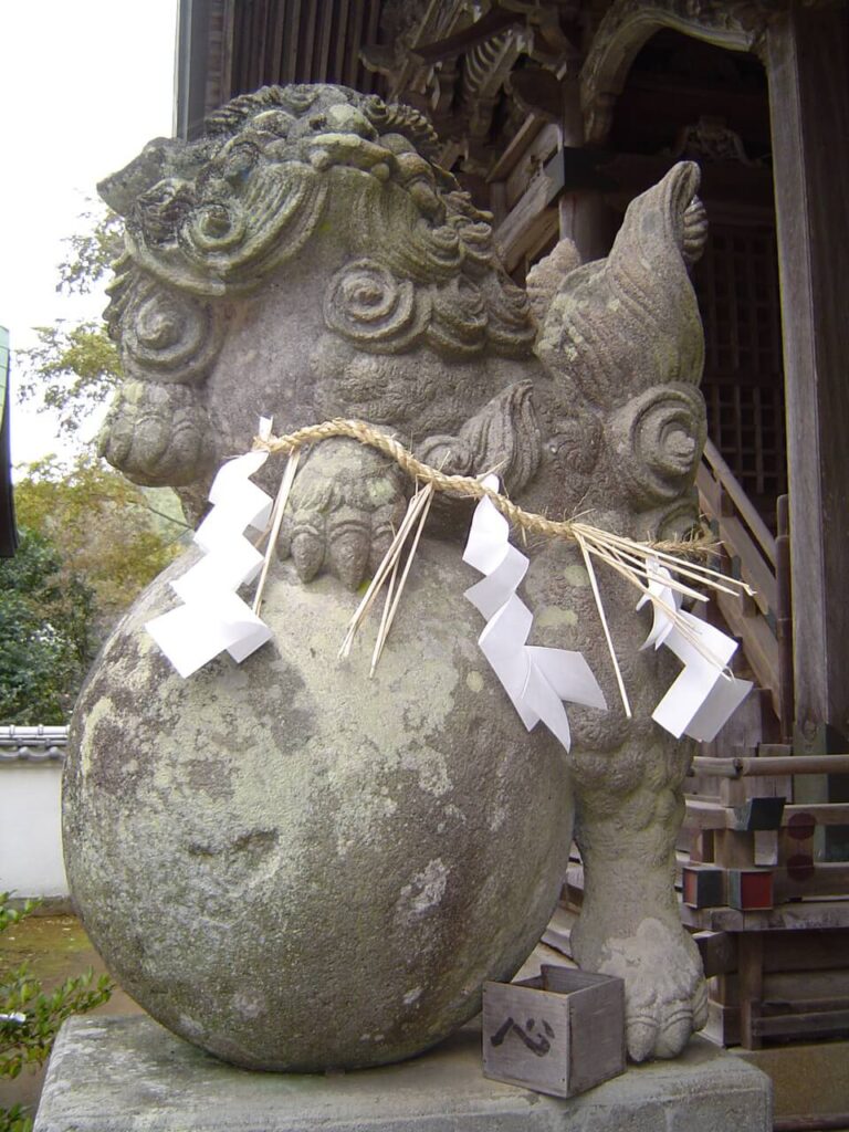 八坂社(富来神社)の立派な狛犬