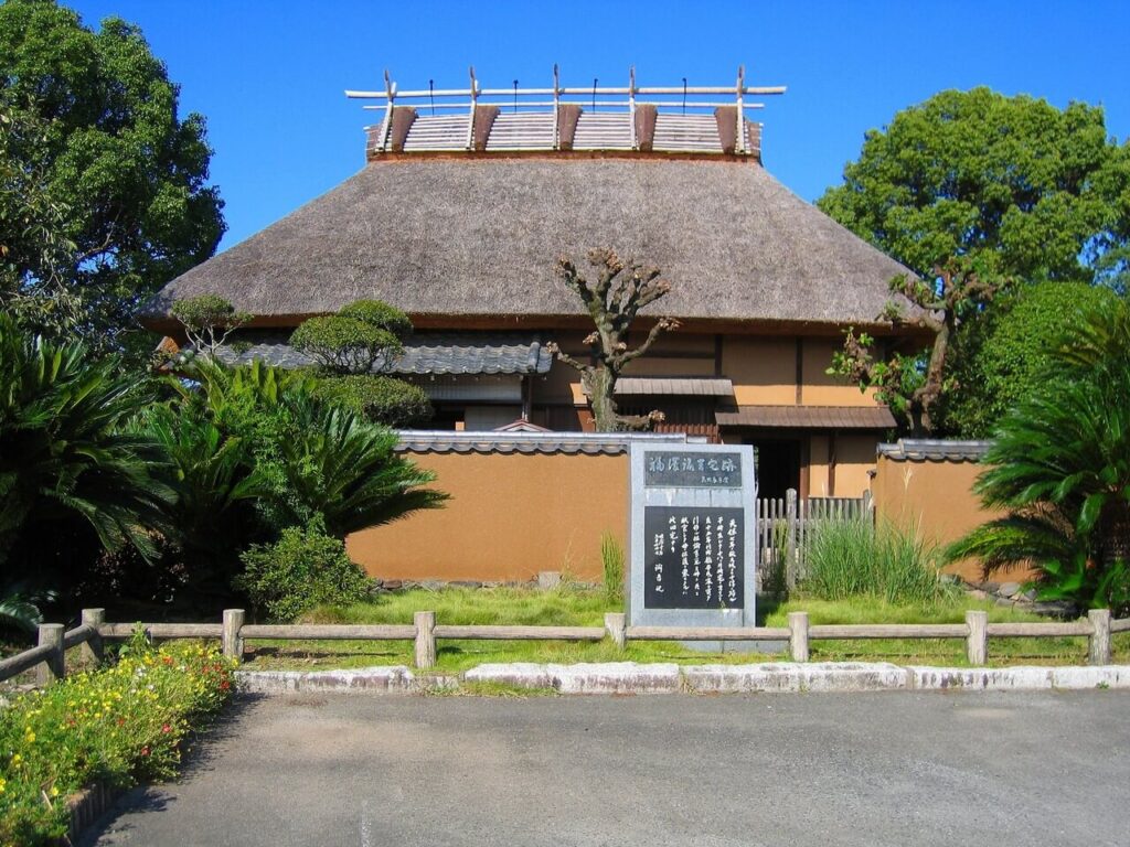 福沢諭吉旧居の外観|下級武士の暮らしを今に伝える質素な住まい