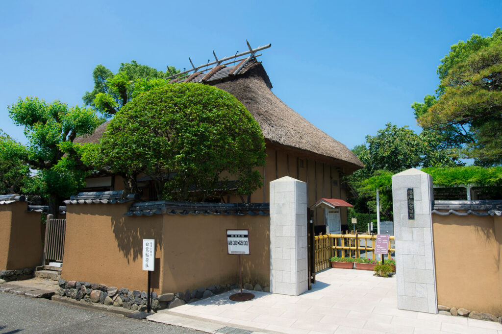 福沢諭吉旧居の入口と門構え|大分県中津市に残る歴史的建造物の風景