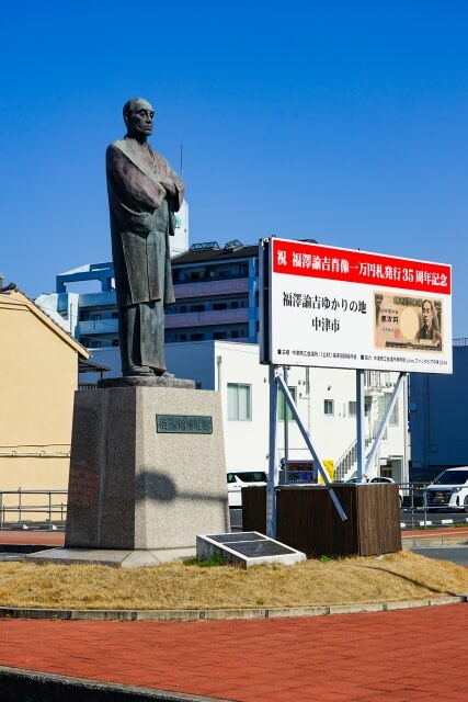 福沢諭吉の銅像|大分県中津市ゆかりの思想家を象徴するモニュメント