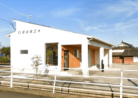 苅北電工株式会社の建物外観(横から見た様子)