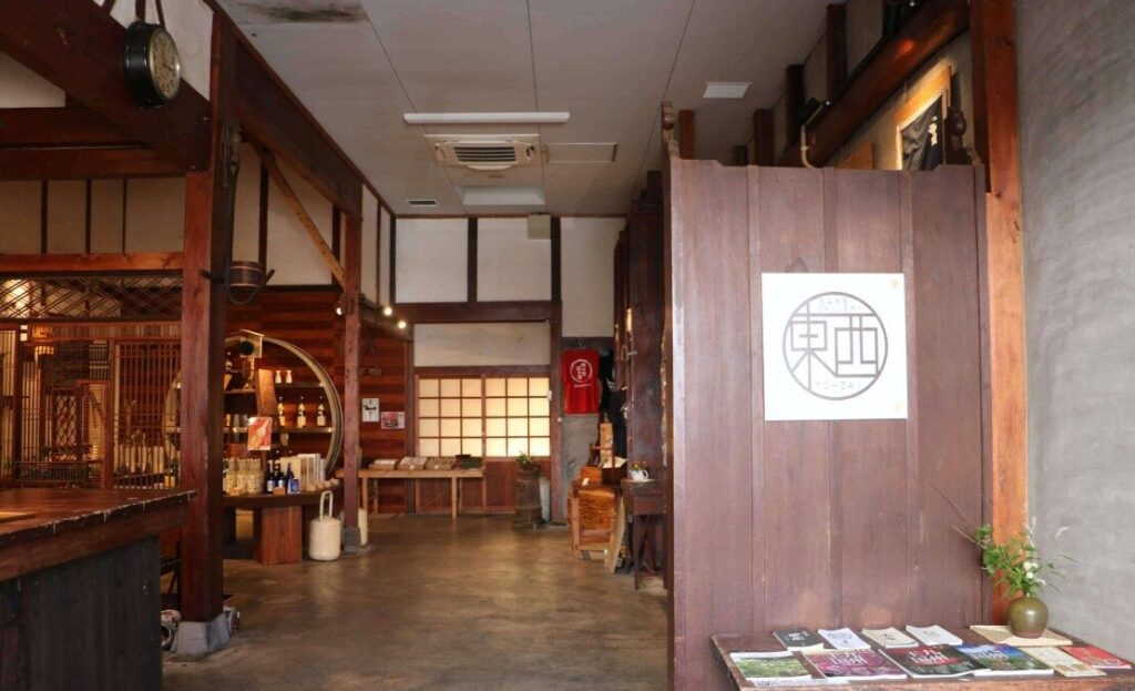 萱島酒造の酒蔵内の様子