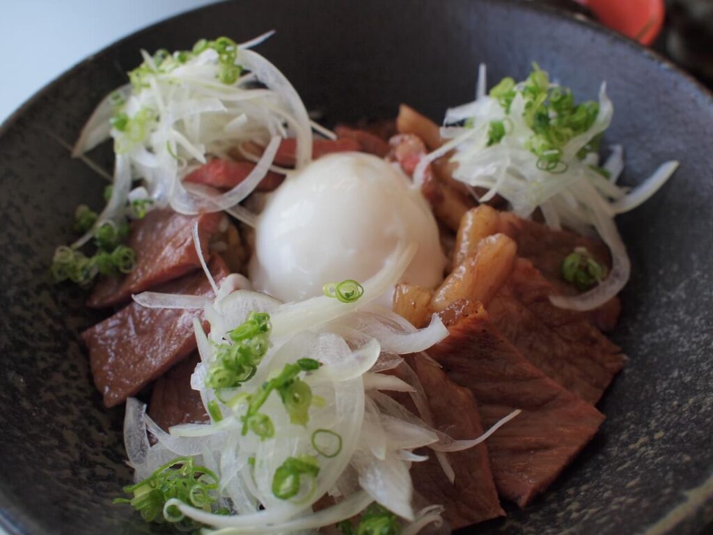 大分県豊後高田市 旬彩 南蔵の豊後・米仕上げ牛ステーキ丼(黒毛和牛の贅沢な一皿)