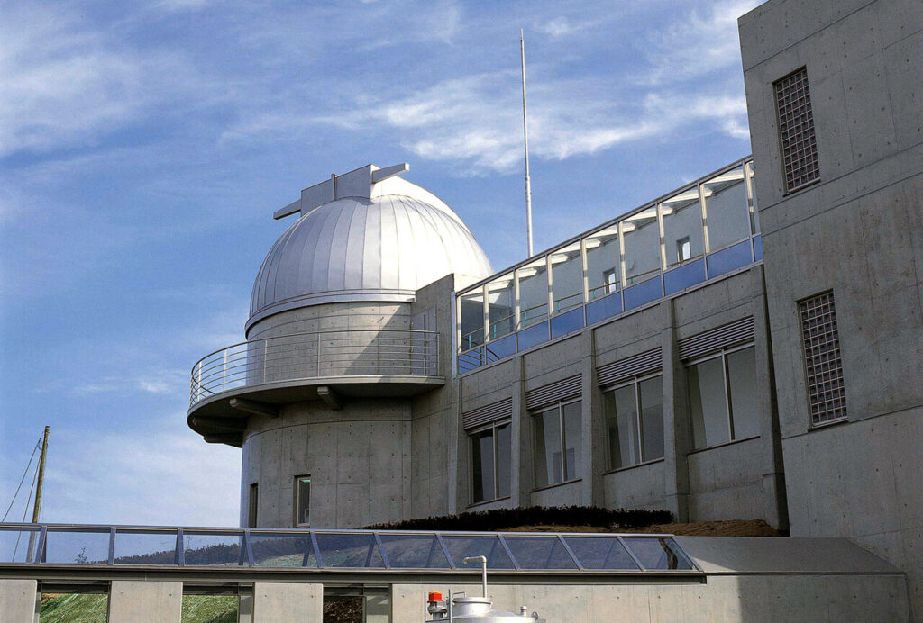梅園の里・天球館の外観|星空観測ができる国東市の観光スポット