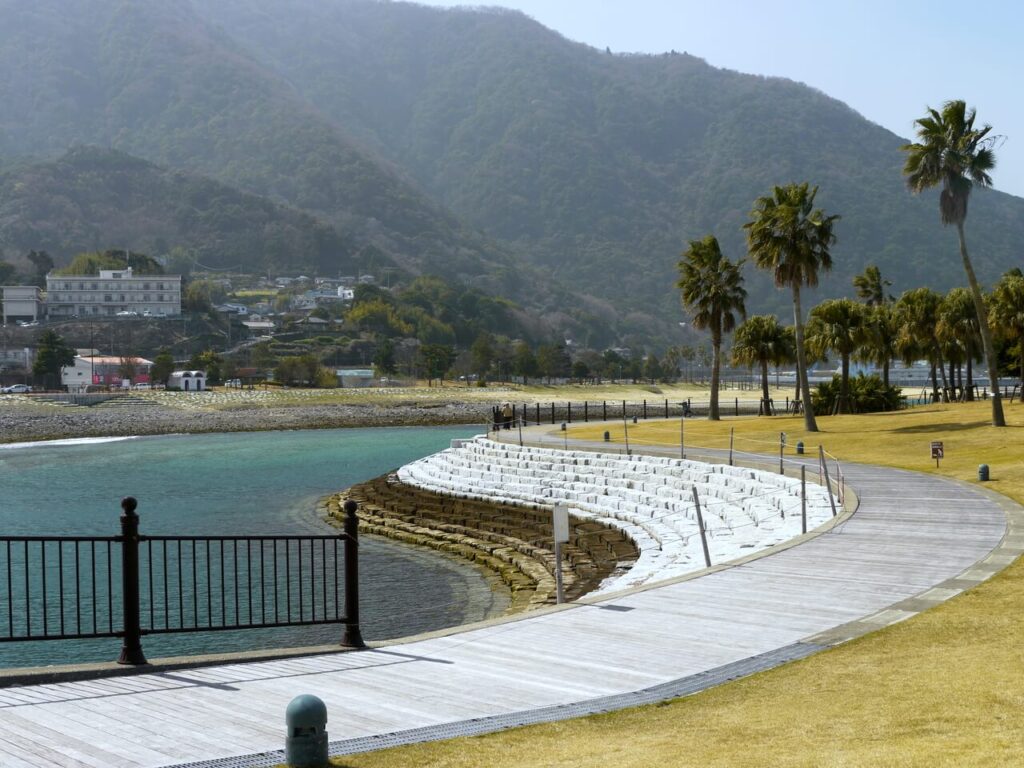 大分市田ノ浦の海辺の風景、自然と穏やかな地域の魅力を感じられる景観