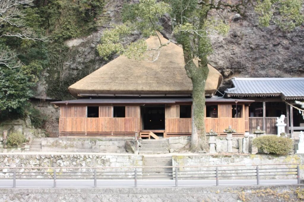 天念寺の正面から見た本堂(大分県豊後高田市)