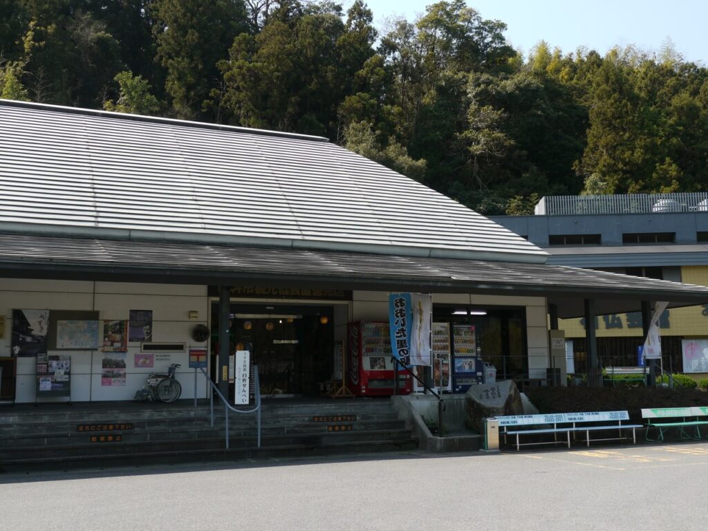 里の駅 石仏 外観|地元特産品が並ぶ観光スポット 里の駅 石仏