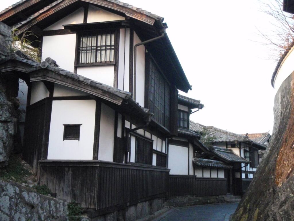 大分県臼杵市の町並みの風景、歴史と生活感が感じられる街の様子