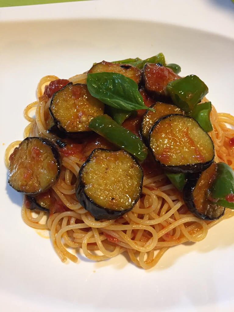 ズッキーニときのこを使ったパスタ