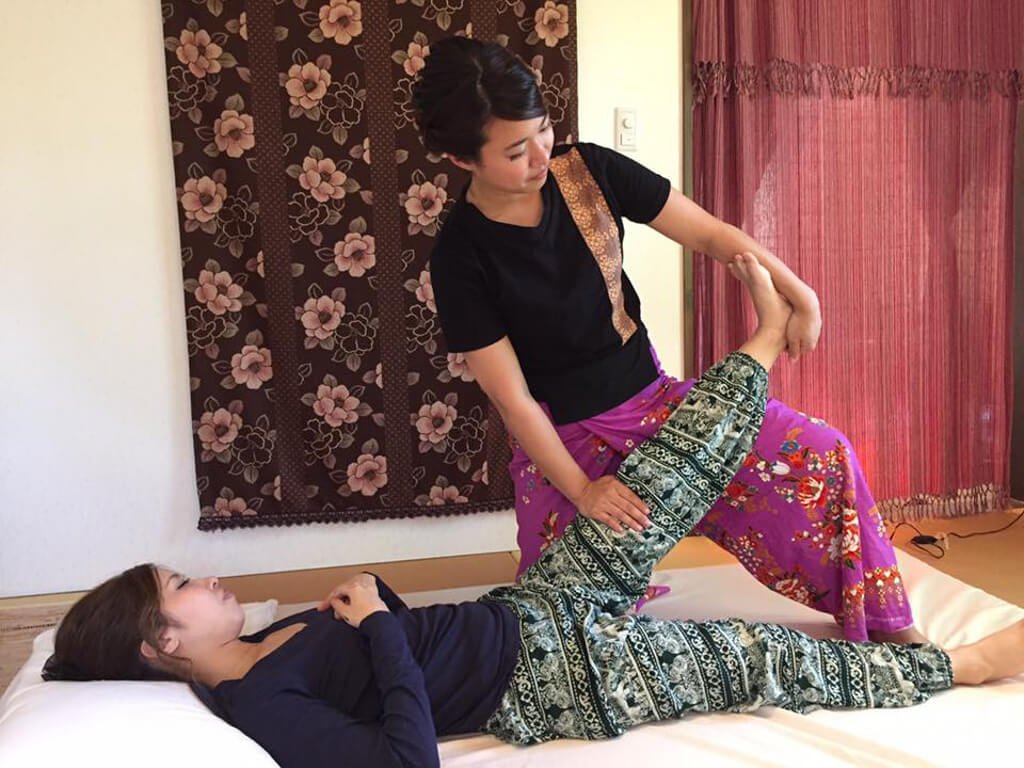 タイ古式ストレッチの施術