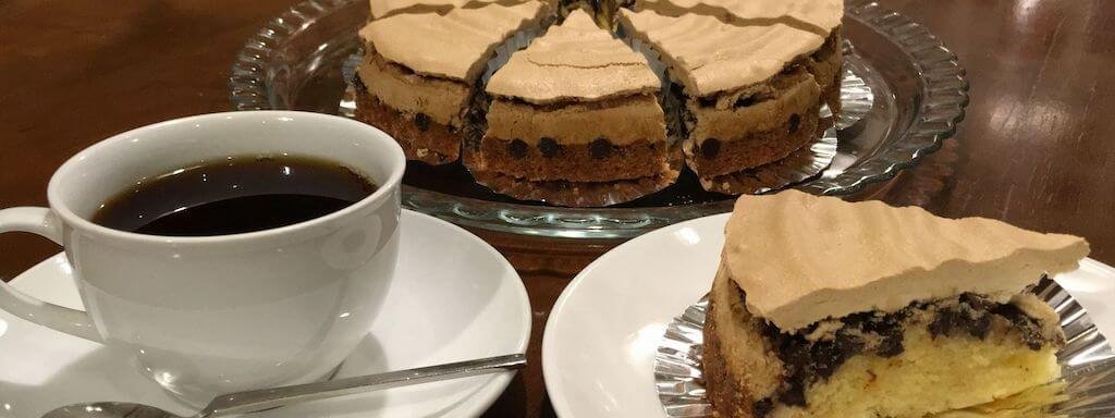 アメリカンチョコチップケーキとコーヒー