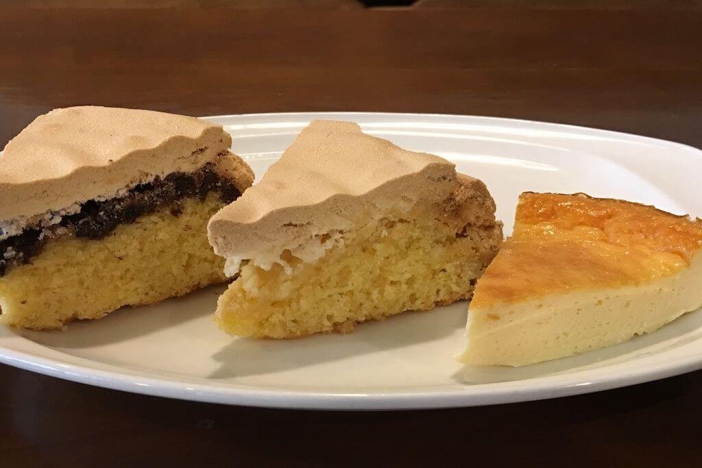 チョコチップケーキとチーズケーキ