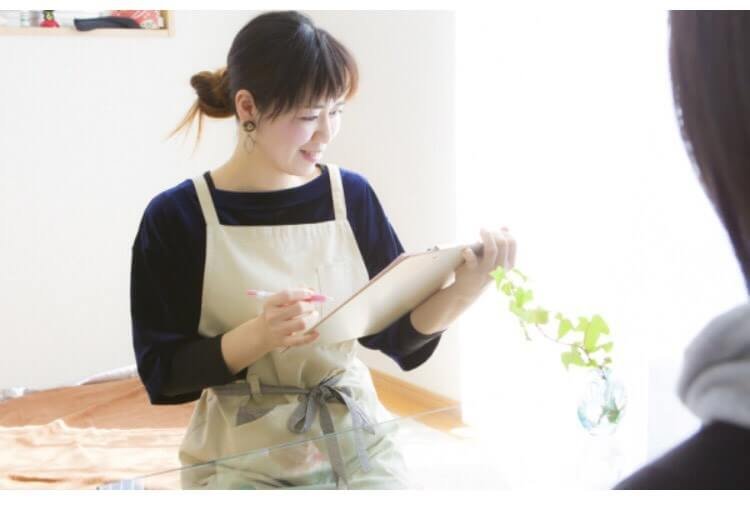 カウンセリングするオーナーのなおさん