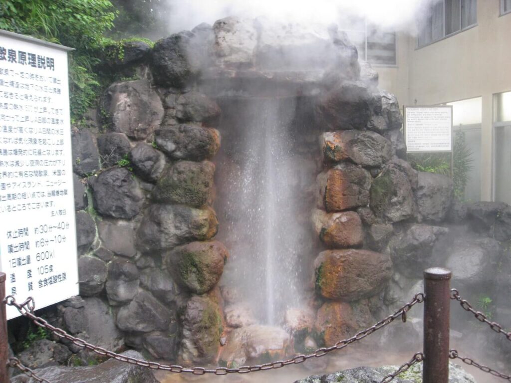 ダイナミックに噴出する竜巻地獄
