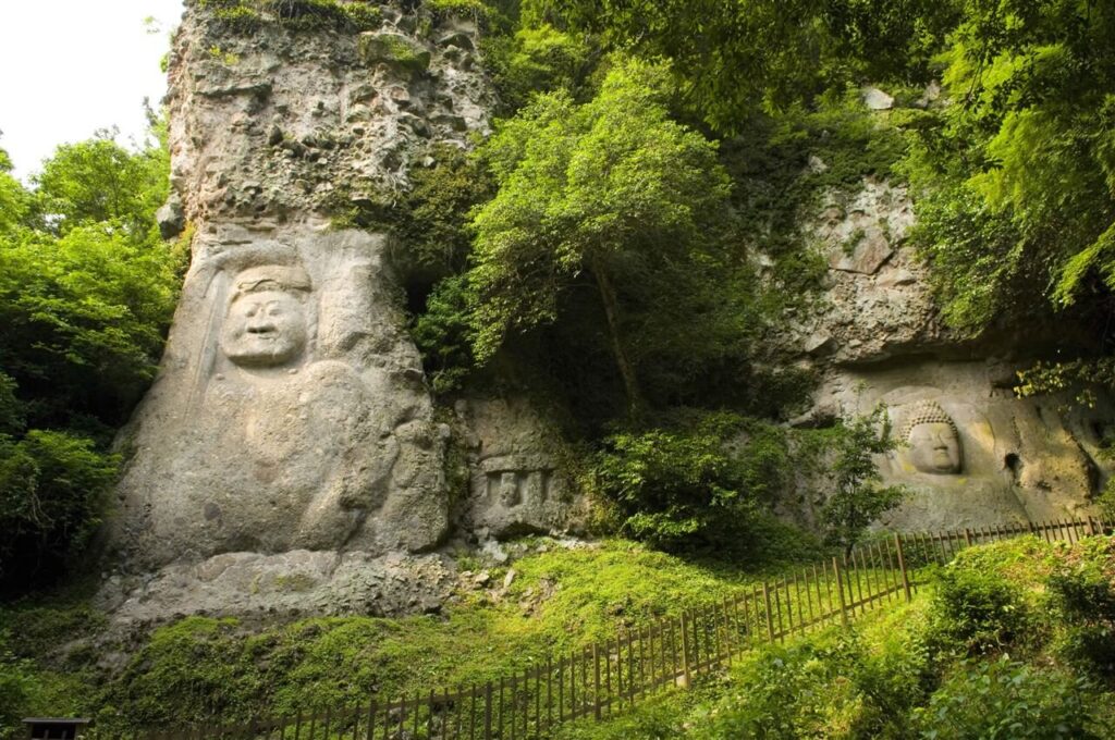 国東半島の歴史とパワースポットに癒される旅のまとめ:鮮やかな初夏の新緑に包まれた美しい熊野磨崖仏