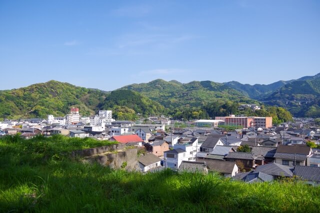 JR臼杵駅からもアクセスしやすい、臼杵城跡の高台から見下ろす風情ある臼杵の町並み