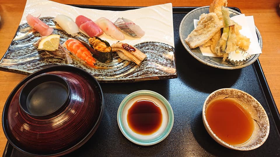 にぎり寿司と天ぷらのセット