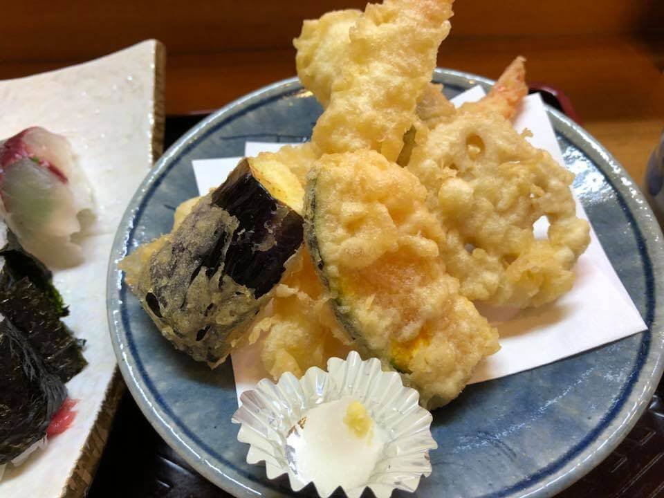 寿司と揚げたて天ぷらの御膳