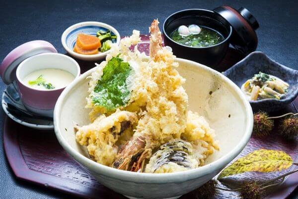 ボリューム満点の天丼