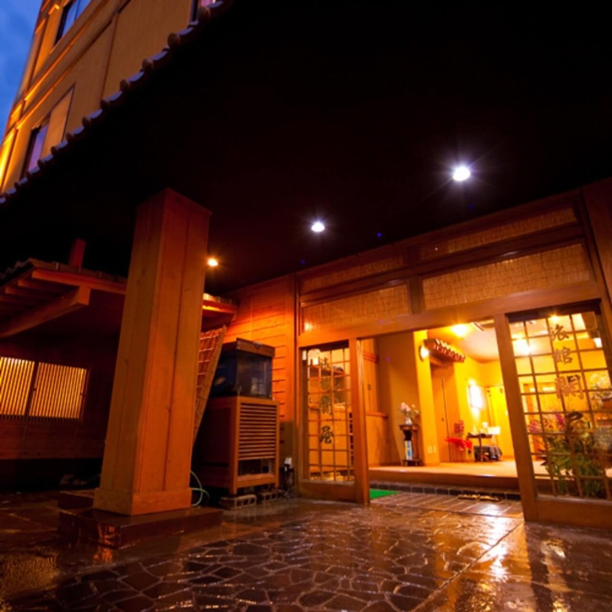 元温泉旅館を活用したSEKIYA.soの外観
