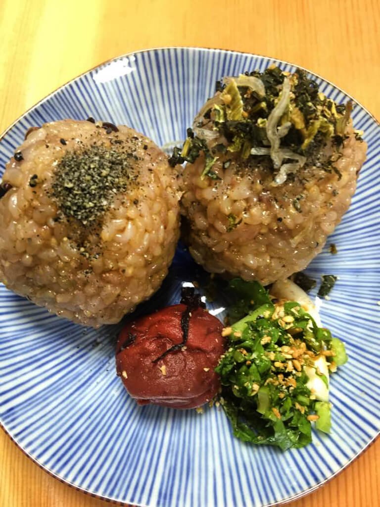 彩り豊かな玄米おにぎりプレート