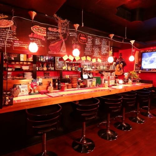 お酒が進むバーカウンター