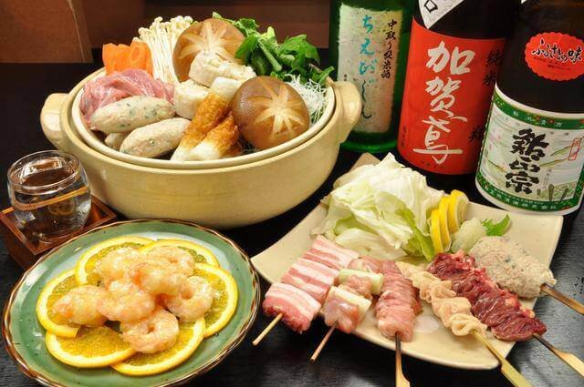 焼き鳥や鍋を盛り込んだコース