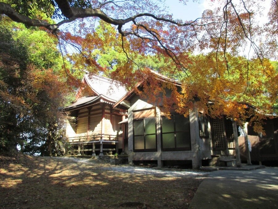 本宮山に鎮座する本宮社の社殿
