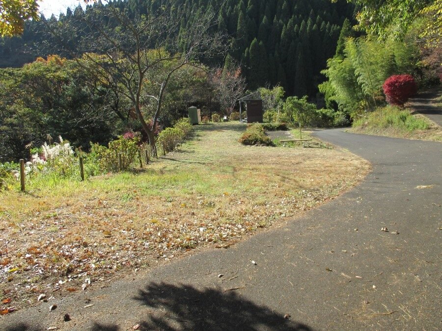 本宮山登山口近くの安田駐車場
